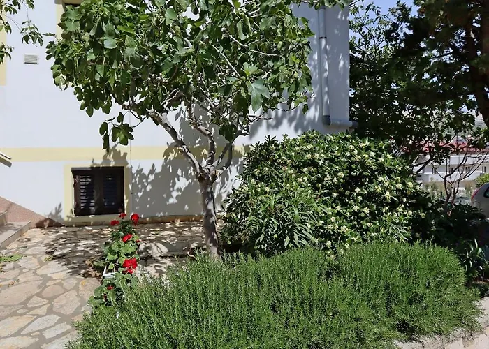 Apartman With Parking Space Pag - 18345 Pag Town